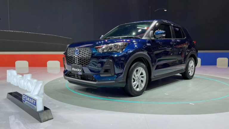 Daihatsu Kerek Harga Rocky Hybrid Tetap di Bawah Rp300 Juta