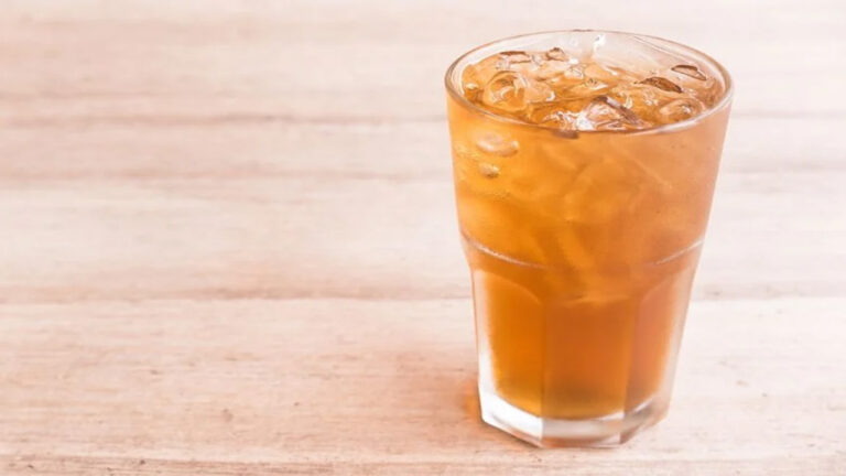 Minum Teh Setelah Makan Bisa Hambat Penyerapan Zat Besi