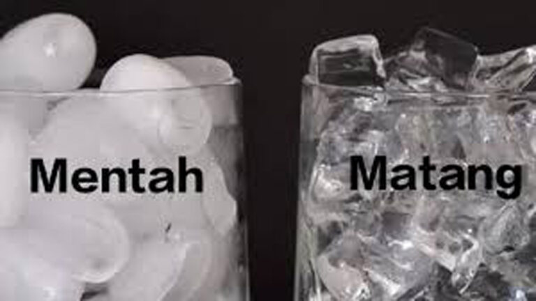 Jangan Keliru, Inilah Perbedaan Es Batu dari Air Mentah dan Air Matang