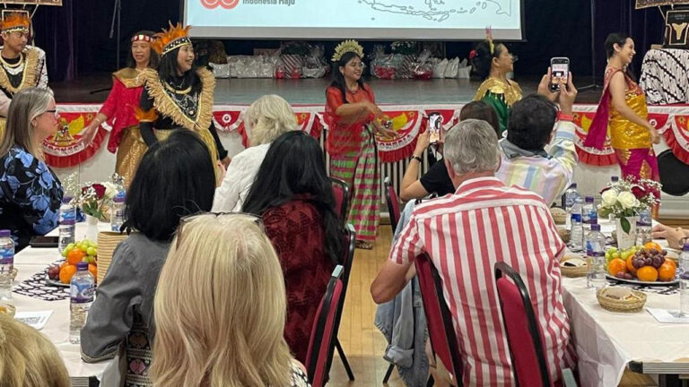 Komunitas Kecil di Isle of Wight Merayakan Keindahan Budaya Indonesia