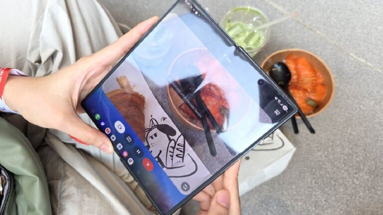 Kini Hitung Kalori Lebih Gampang Berkat Gemini Live di Galaxy Z Fold 7