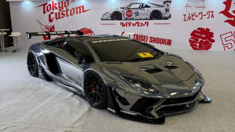 Mobil Tampil Menyala dengan Modifikasi Cat Chrome: Inovasi, Tantangan, dan Biayanya