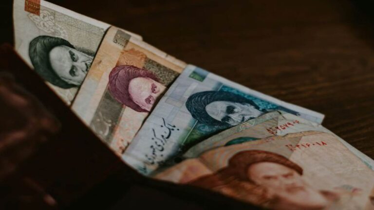 Nilai Tukar Rial Iran Anjlok Parah, Rp 20.000 Kini Setara Jutaan