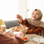 Tanpa Disadari, Kebiasaan Makan Ini Diam-Diam Bikin Berat Badan Naik Setelah Lebaran